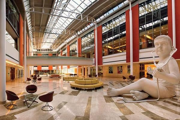 Luxurious Fortis Hospital In Delhi